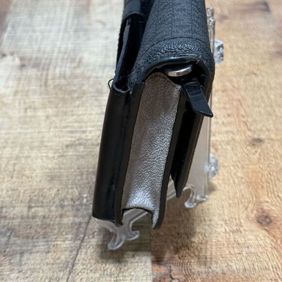 Jet Set Small Two-Tone Logo Smartphone Crossbody Bag *missing strap* - Picture 3 of 15